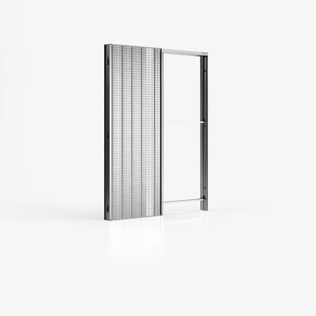 Porta scorrevole di colore verde salvia nel contesto di un bagno. Il muro in cui è integrata la porta è per metà costituito da mosaico verde acqua scuro e per metà tinteggiato in verde pastello.